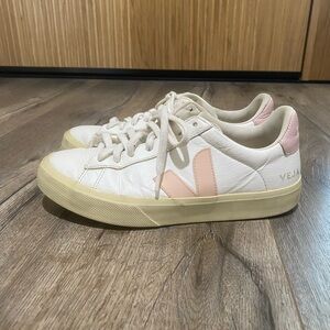 Veja White Leather Low Top Womens White Pink Shoes Size US 8 EU 39 F